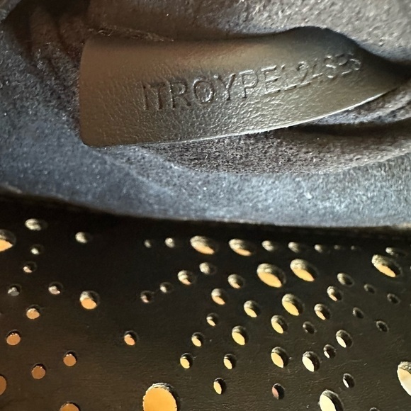 BURBERRY: MINI FLAP BAG (AUTHENTIC) - Picture 8 of 15